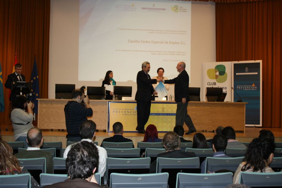 2015_03_27  Entrega diplomas a empresas 4