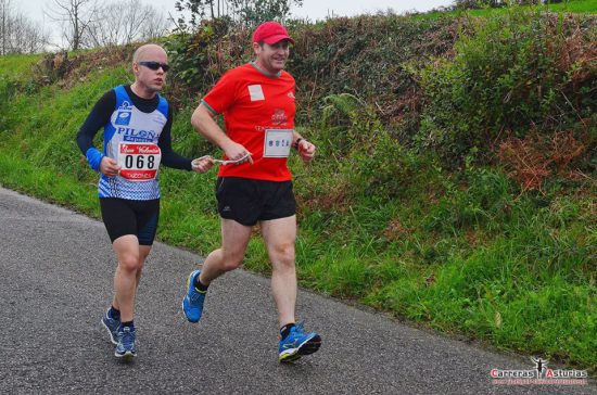Juanín y su guía Moisés Fernández Corrales. (Foto de Carreras Asturias).