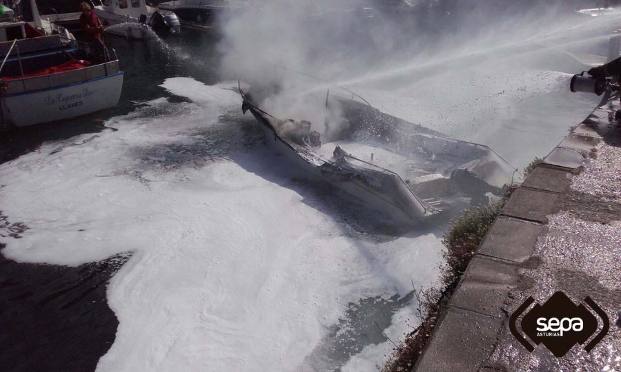 LANCHA INCENDIADA EN LLANES