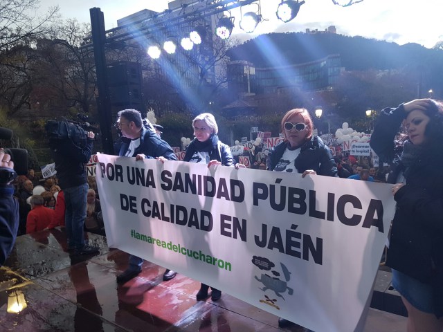 Concentración contra los recortes en la sanidad. / Foto: Jesús Arincón - Digital Sevilla
