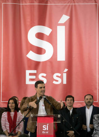 Sánchez, en el acto de Burjassot el mismo día que Díaz anunciaba su candidatura. (EFE)