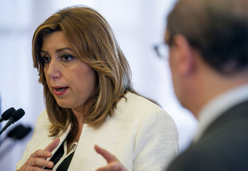 Susana Díaz, acompañada del presidente de Aragón, Javier Lambán, este 17 de marzo en Zaragoza. (EFE)