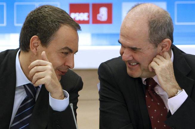 El expresidente del Gobierno José Luis Rodríguez Zapatero, junto a Manuel Chaves. (EFE)